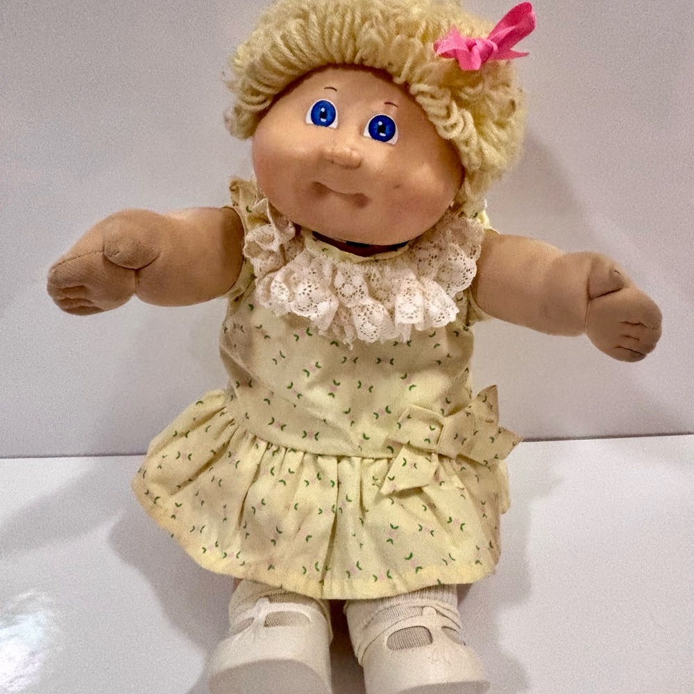 Vintage Cabbage Patch Doll, “Suzanne Ellen”